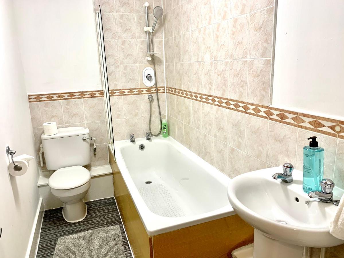Central London 2 Bedrooms, Seperate Recption, Full Kitchen, Free Parking Экстерьер фото